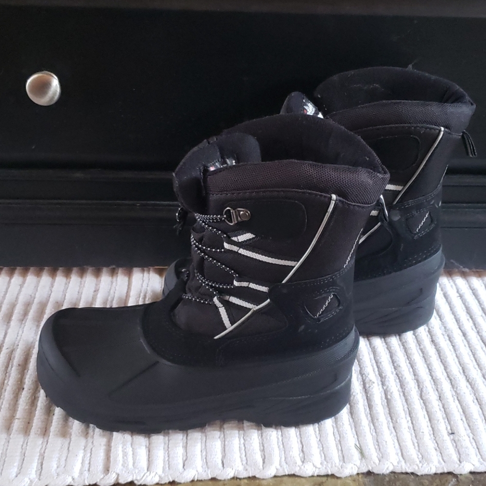 SOLD*************Thinsulate winter snow boots